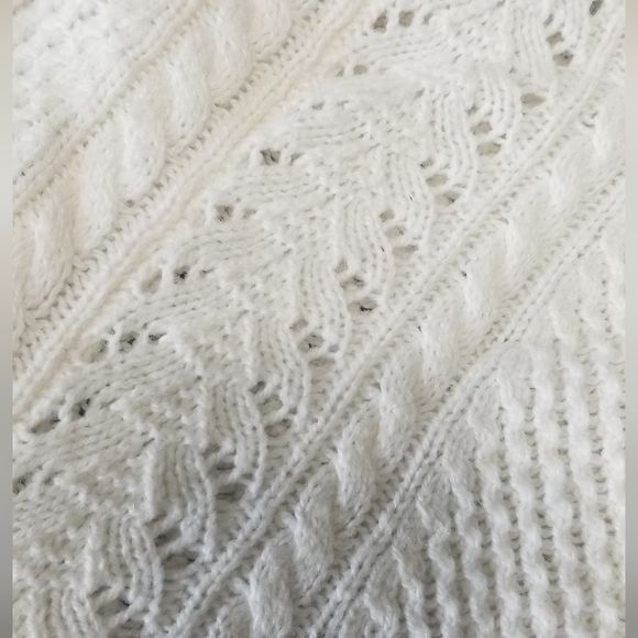 LOFT Ann Taylor Knit Sweater. Sleeve & Hemline Slits. Crew Neck. Size M. EUC. - Picture 5 of 6